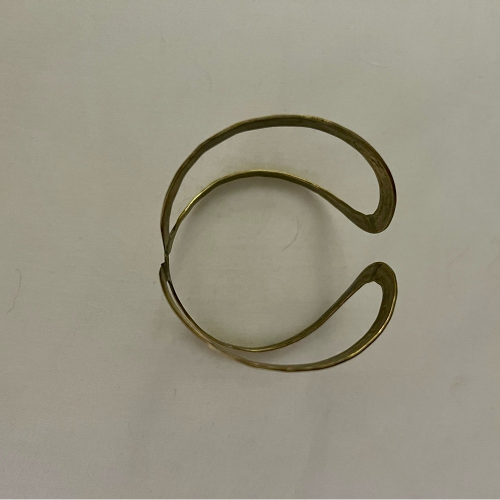 Gold tone bracelet